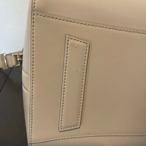 🌟SOLD🌟 Gorgeous EUC MEDIUM ANTIGONA in NUDE! - Picture 6 of 15